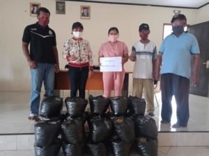 Giat PKT Pemdes Berikan Bibit Sayur untuk Warga Hulung