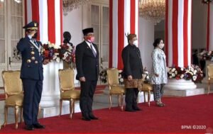 Panglima TNI Hadiri Upacara Penurunan Bendera Merah Putih di Istana Negara