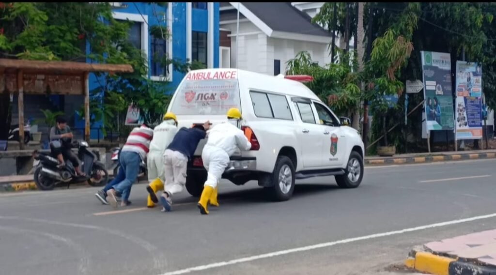 Saat Jemput Pasien Covid-19, Mobil PSC Mamuju Mendadak Mogok