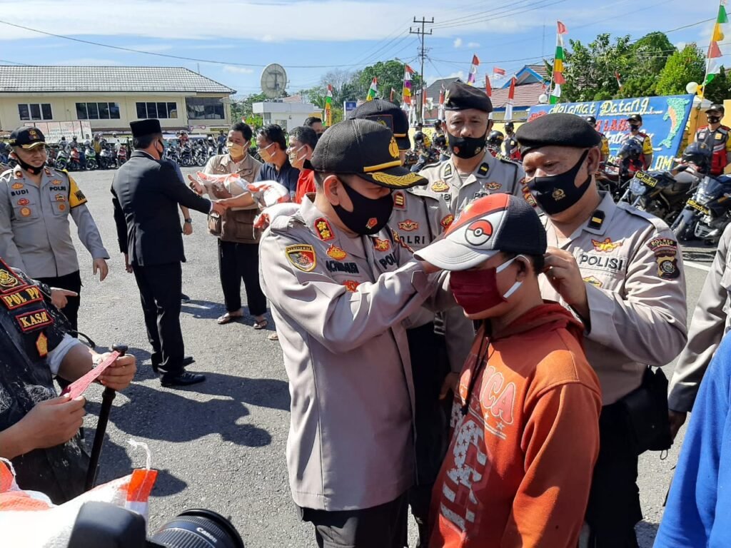 Peduli Warga Terdampak Covid Jajaran Polres Lahat Gelar Bakti Sosial