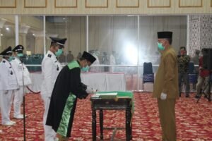 Bupati Musi Rawas Resmi Lantik 10 Pj Kades Baru