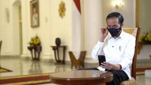 Saat Perawat Cerita ke Presiden Jokowi Pulang ke Rumah Sebulan Sekali