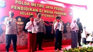 Bentuk Kepedulian Terhadap Pelajar, Polda Metro Jaya Bagikan 1.500 Modem Gratis