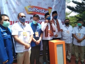 3 Anggota DPR RI Antarkan Eka-Rici Daftar Ke KPUD Tanah Datar