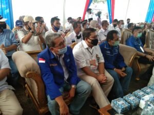 Ratusan Simpatisan Semangat Dampingi Eka-Rici ke KPUD Tanah Datar