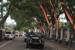 Sorak Dukungan ke Eka-Rici Saat Keliling Kota Batusangkar