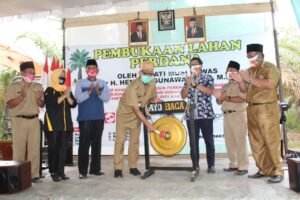 Bupati Mura Resmikan Pembukaan Lahan Perdana di Desa Marga Sakti