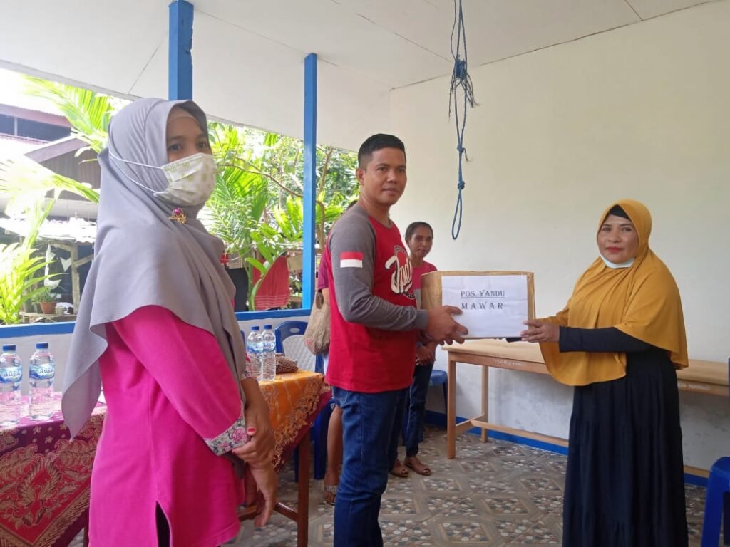 Posyandu Mawar Terima Bantuan Meja Kursi dari Pemerintah Distrik Kota Waisai