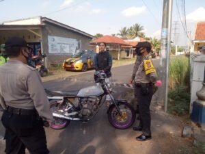 Polsek Pataruman Berikan Sanksi Bacakan Pancasila Bagi yang Tidak Pakai Masker