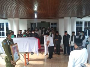 Jenazah Bupati Irdinansyah Tarmizi Diserahkan Keluarga ke Pemkab Tanah Datar