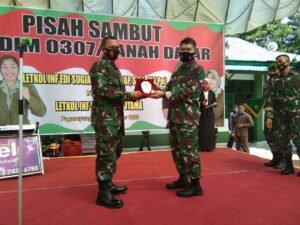 Komandan Korem 032/Wirabraja Pimpin Sertijab Dandim 0307 Tanah Datar