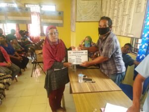 Desa Sukaraja Banyuasin Salurkan BLT DD Tahap V