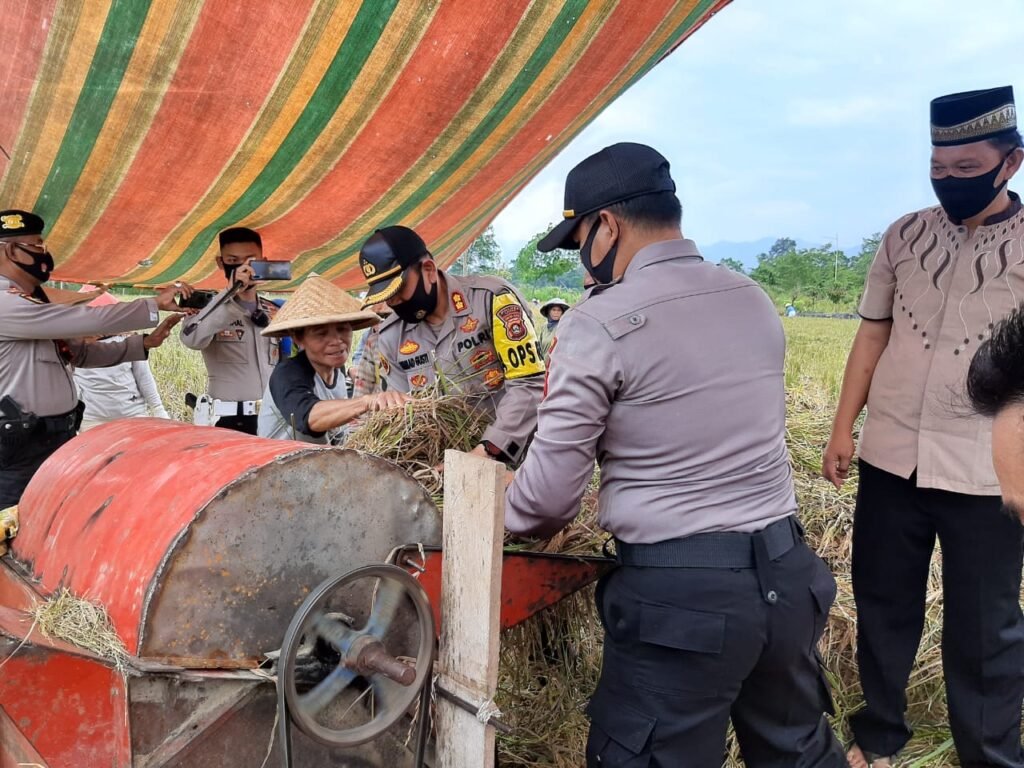Kapolres Lahat Tinjau Kampung Tangkal Covid-19 di Kota Agung