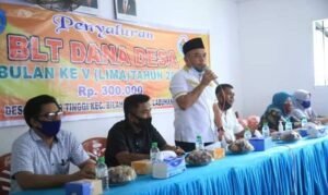 Masyarakat Desa Bandar Tinggi Terima BLT Dana Desa