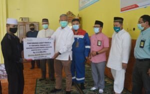 Pertamina Serahkan Zakat Pekerja Bagi Santri Ponpes dan Mahasiswa di Kota Palembang
