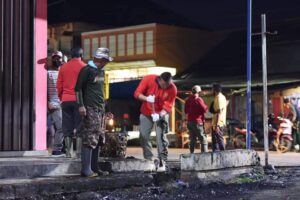 Keren, Walikota Pagaralam Turun Tangan Bersihkan Gorong-gorong