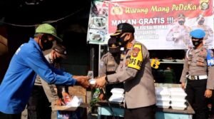 Peduli Kaum Dhuafa, Polres Lahat Bagikan Ratusan Nasi Kotak