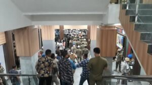 Wagub Sumsel Hampir Terkena Botol Melayang
