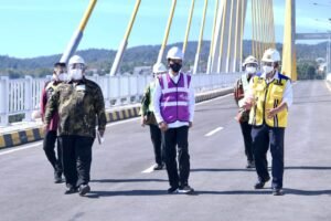 Resmikan Jembatan Teluk Kendari, Presiden Jokowi: Kendari Makin Menarik untuk Pengembangan Kawasan dan Usaha Baru