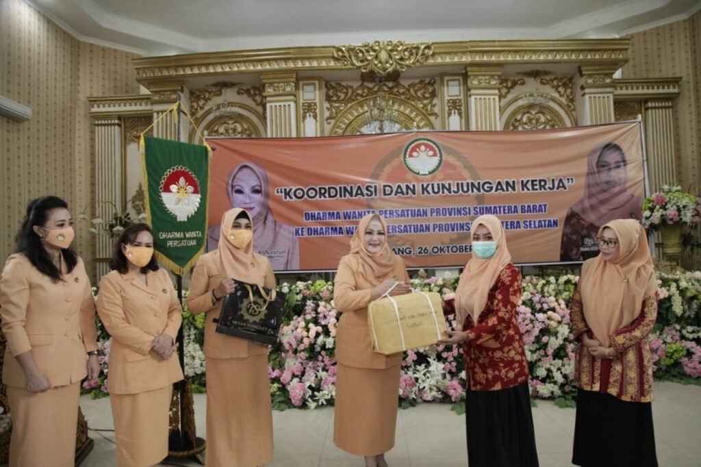 Ketua DWP Sumsel Hj Reny Nasrun Sumringah Terima Kunjungan DWP Sumbar