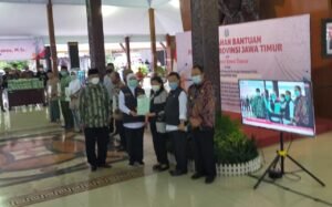 Pemprov Jatim Salurkan Stimulan ke Warga Kabupaten Blitar