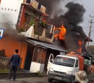 Si Jago Merah Hanguskan Dua Unit Rumah Warga di Lahat