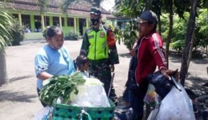 Berkah Pedagang Sayur Keliling di TMMD Kodim Kendal