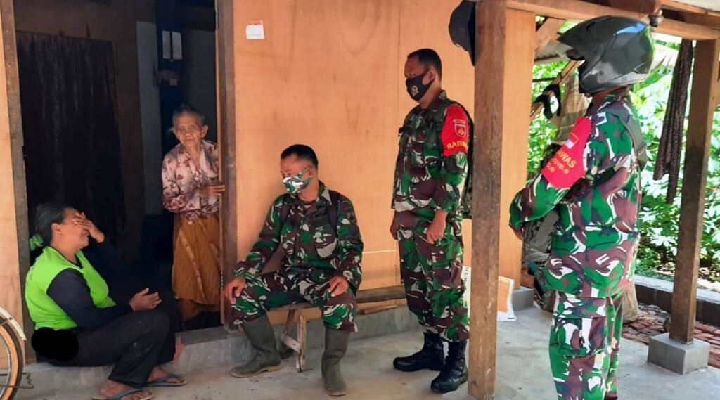 Rumah Selesai Direhab, Warga Dikunjungi Satgas TMMD