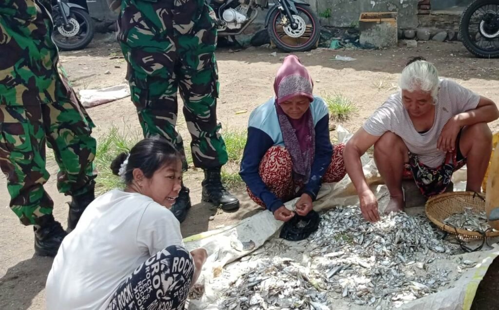 Jalan TMMD Mulus, Sarmi Akan Naik Motor Saat Jualan Ikan Segar