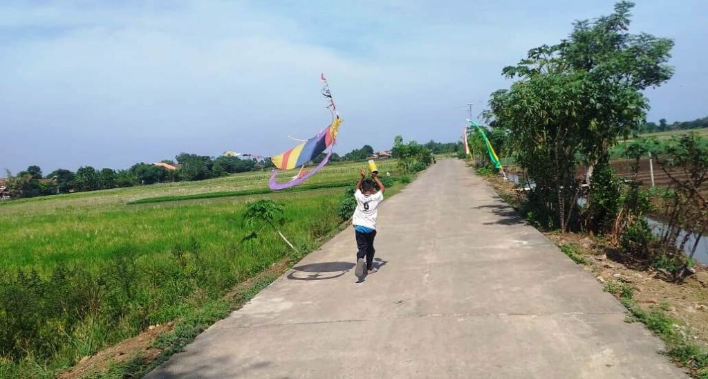 Anak-anak Mulai Menikmati Jalan TMMD