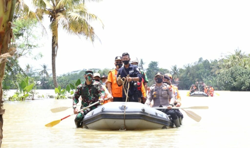 Dandim 0703 Cilacap Bersama Bupati Tinjau Lokasi Banjir