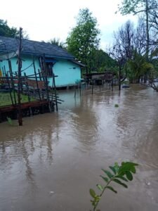 Akibat Hujan Deras, Hulu Sungai Kungkilan Kembali Meluap Bercampur Lumpur