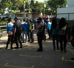 Polisi: Ada Mobil Pemasok Makanan, Batu dan Bom Molotov ke Perusuh