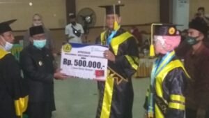 81 Sarjana S2 STIE Serelo Lahat di Wisuda