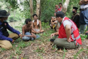 Sisir Kawasan Pedalaman, PMI Muba Edukasi Prokes ke SAD