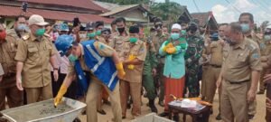 Cik Ujang Monitoring Pembangunan Infrastruktur Fisik dan Non Fisik Tahun 2020 di Kecamatan Kikim Area