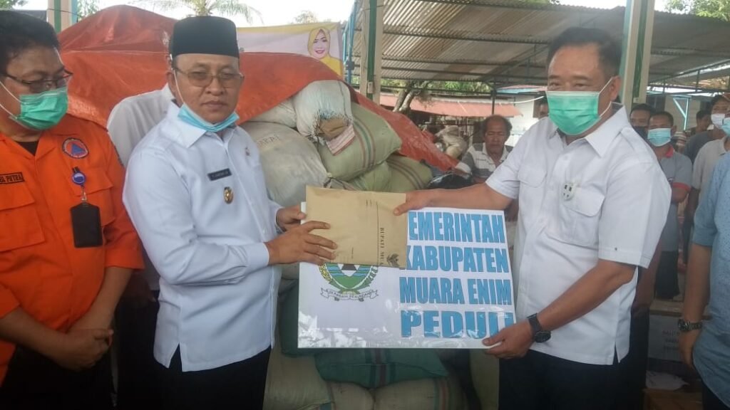 Pemkab Muara Enim Bantu Korban Kebakaran Pasar Bawah Lahat