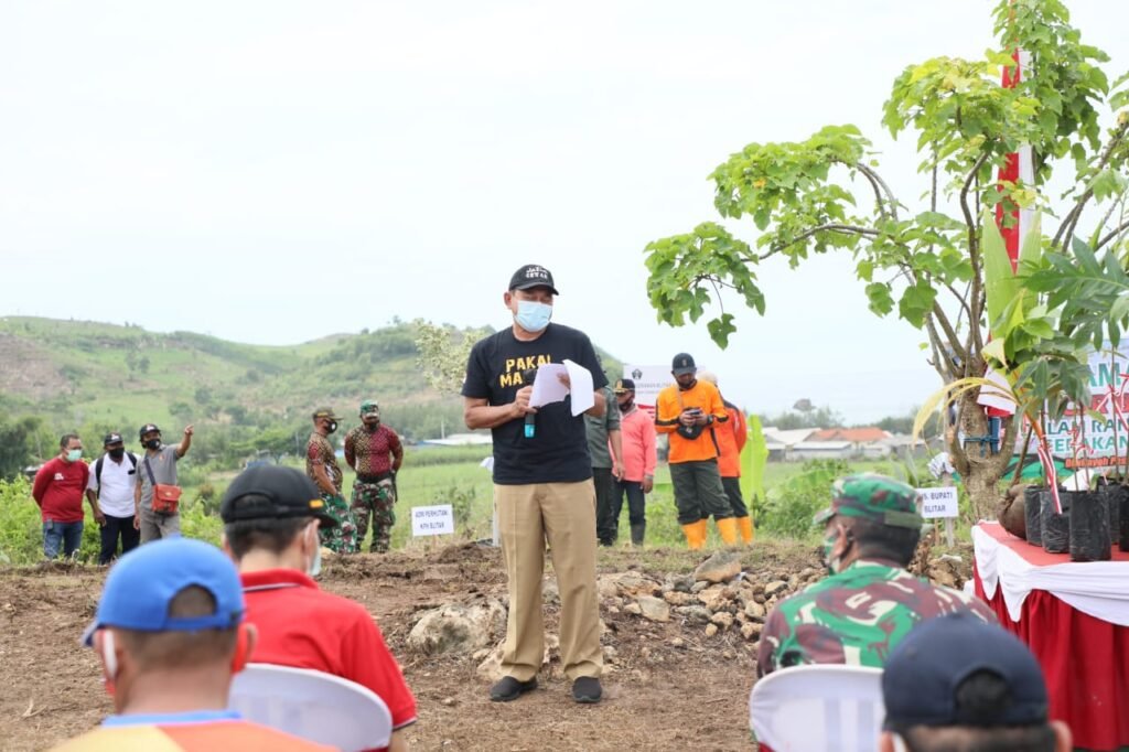 Pemkab Blitar Tanam Pohon di Pegunungan Gundul Agar Produktif