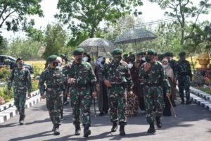 Sambangi Yonarmed 12/Divif 2 Kostrad, Pangkostrad Luncurkan Aplikasi Ready