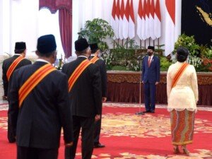 Presiden Jokowi Anugerahkan Tanda Kehormatan Bintang Mahaputera dan Bintang Jasa bagi 71 Tokoh