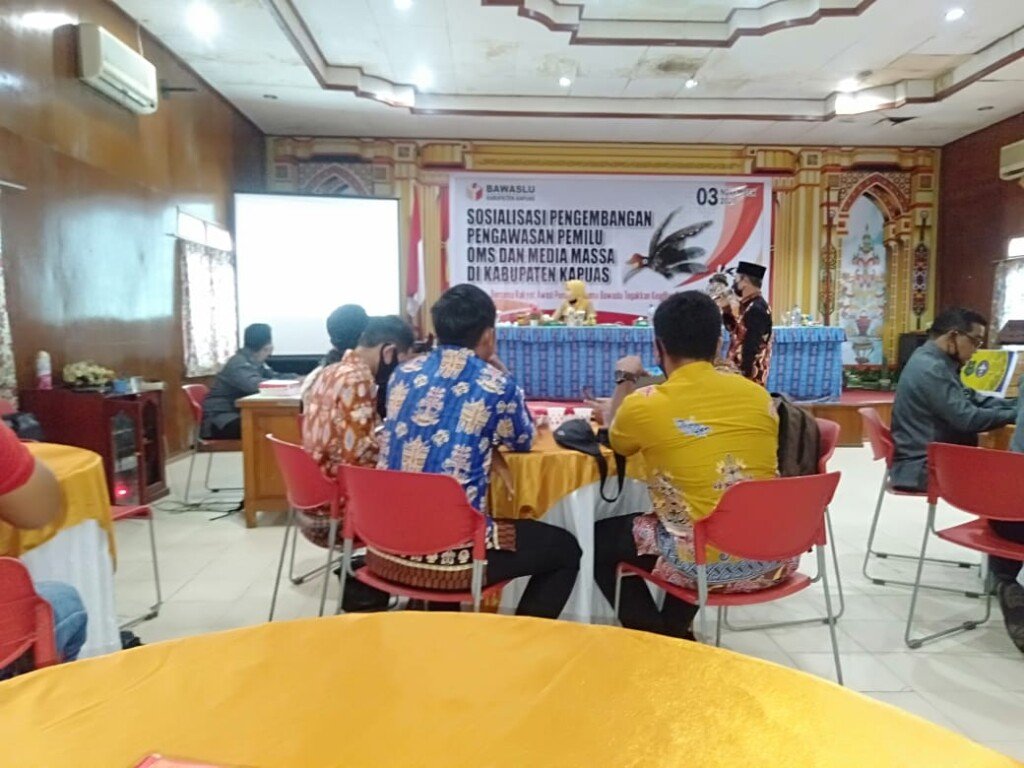Bawaslu Kabupaten Kapuas Gelar Sosialisasi Pengembangan Pengawasan Pemilu OMS dan Media Massa