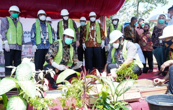 Bupati Askolani-Mahkamah Agung Lakukan Peletakan Batu Pertama PN Banyuasin