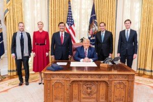 Menko Luhut Ditemui Presiden Donald Trump di White House