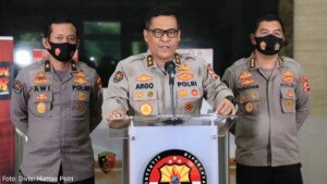 Tak Laksanakan Perintah Penegakan Prokes di Wilayahnya, Kapolda Metro Jaya dan Kapolda Jabar Dicopot