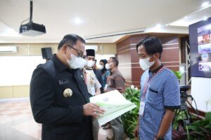 Bupati Dodi Reza Serahkan Ribuan SHM ke Warga Musi Banyuasin