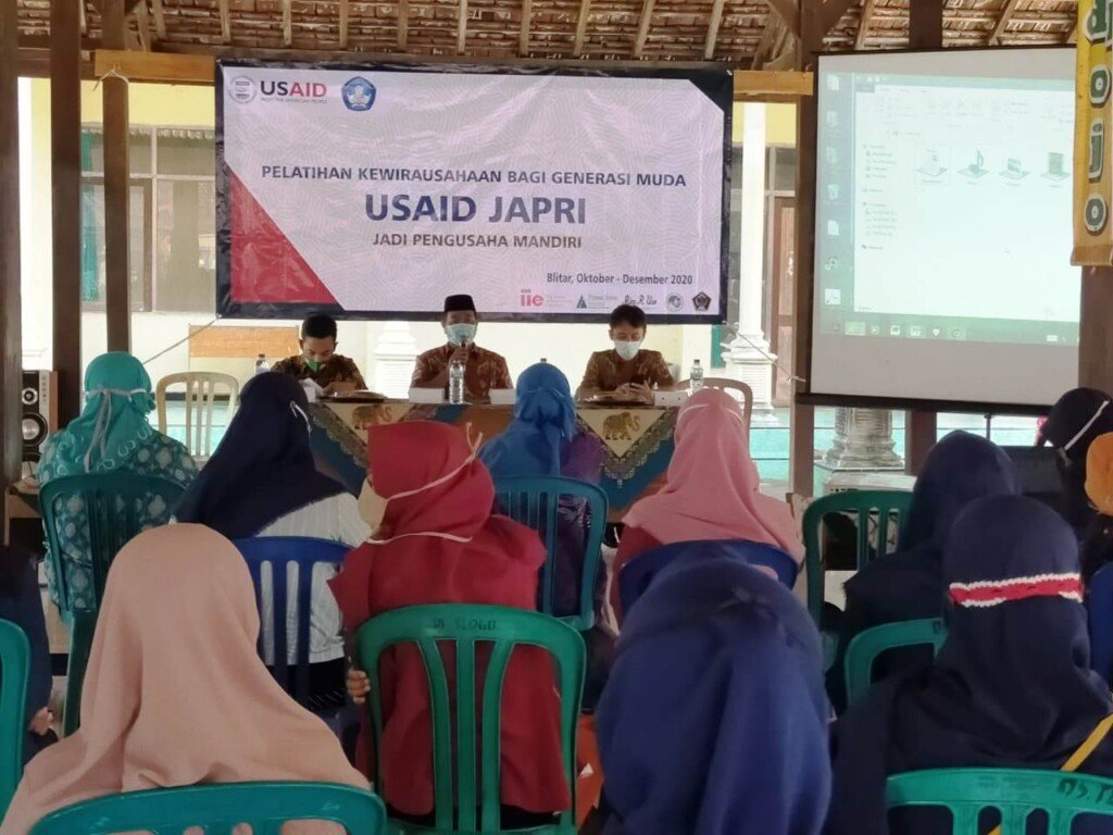 Bersama USAID Japri, Remaja Desa Tlogo Belajar Berwirausaha