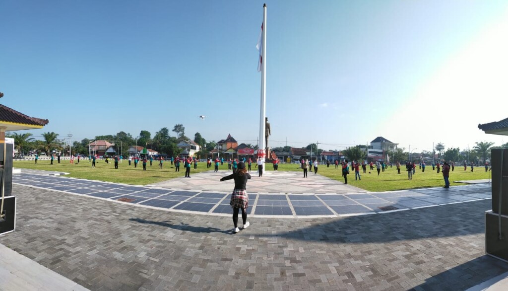 Tepuk Tangan 56 Detik, Pemkab Blitar Beri Semangat Tim Medis di HKN ke-56