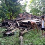 Rumah Aminah yang roboh secara tiba-tiba (Nasir / Mattanews.co)