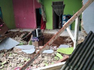 Rumah di Ciamis Ambruk Usai Guyuran Hujan Deras