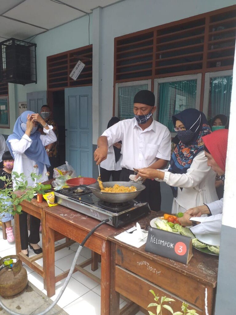 Meriahkan Hari Guru Nasional dan PGRI, SMAN 1 Lahat Gelar Lomba Masak
